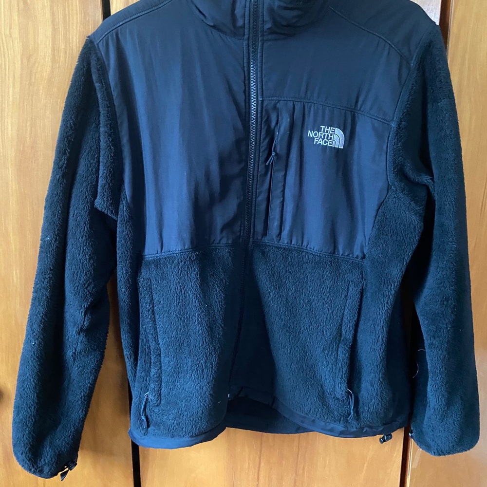 Black North Face jacket w/ no hood
